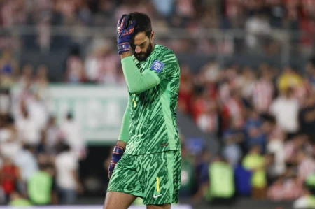 Alisson fala sobre a falta de tempo para treinamentos e uma "mudança de geração" na Seleção Brasileira.