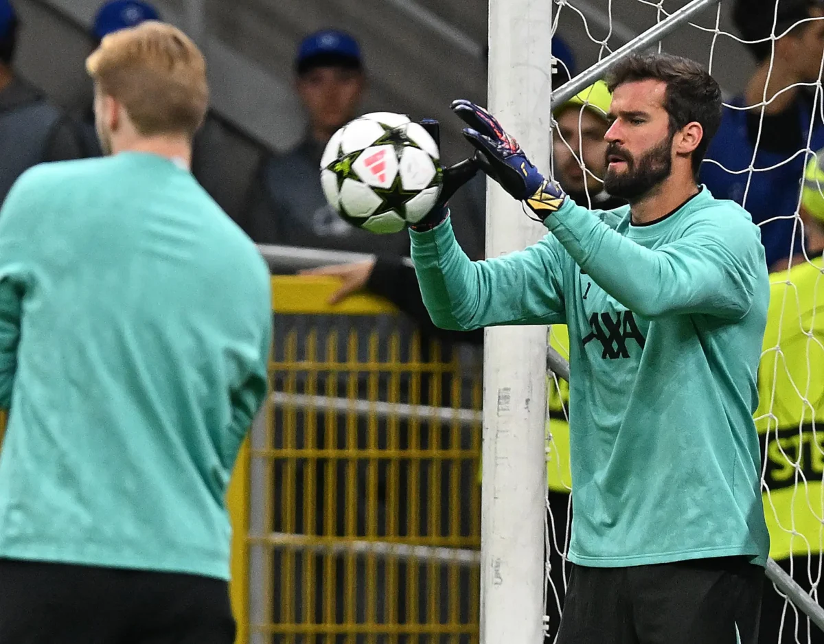 Alisson sente lesão e pode ser dúvida para jogo do Liverpool contra Bournemouth