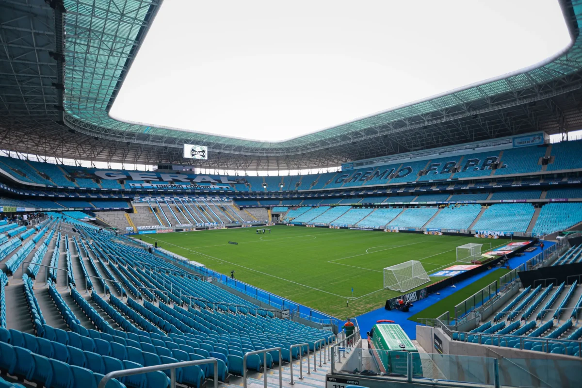 Arena do Grêmio: Obras de Melhoria para Receber o Flamengo com Novos Refletores e Capacidade Aumentada.