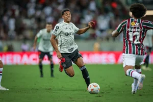 Atlético-MG: Palacios conversa com Victor Bagy após derrota e deixa Maracanã emocionado