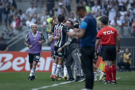 "Atlético-MG x Fluminense: Galo busca manter sequência positiva em mata-mata sob o comando de Milito"