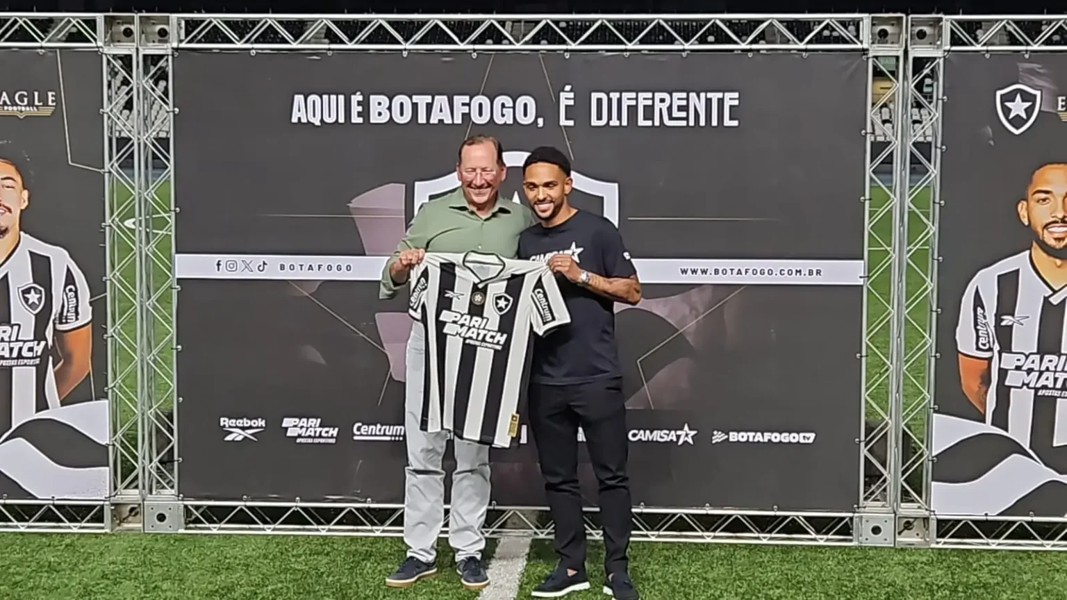 "Botafogo Apresenta Vitinho como Seu Novo Lateral-Direito"