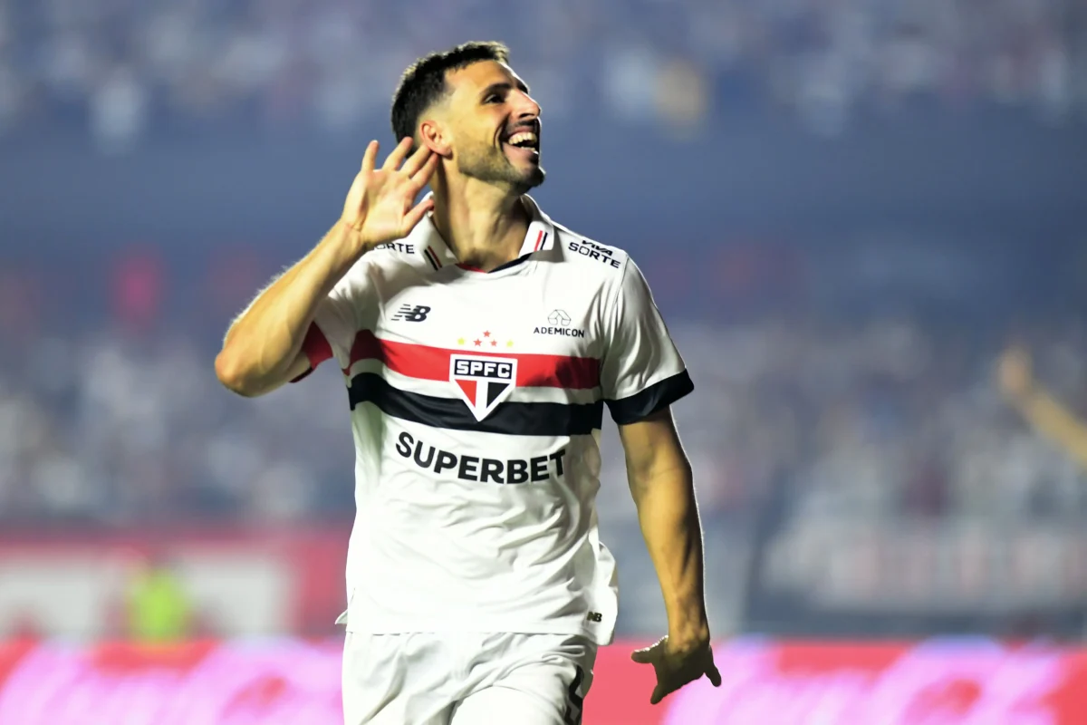 "Calleri se aproxima de marca histórica: 200 jogos pelo São Paulo, confira os outros 5 estrangeiros que alcançaram essa conquista"