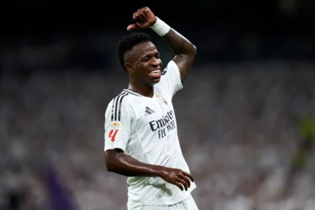 Concorrentes de Vinícius Jr na disputa pela Bola de Ouro: Rodri, Bellingham e Mbappé.