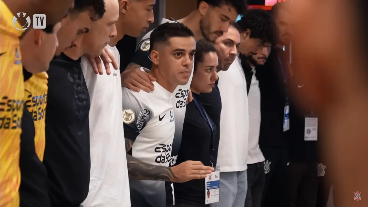 Corinthians: Fagner destaca ambiente hostil em arena, enquanto Romero pede foco no chão.