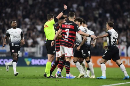 Corinthians perde três jogadores por suspensão para enfrentar o Botafogo.