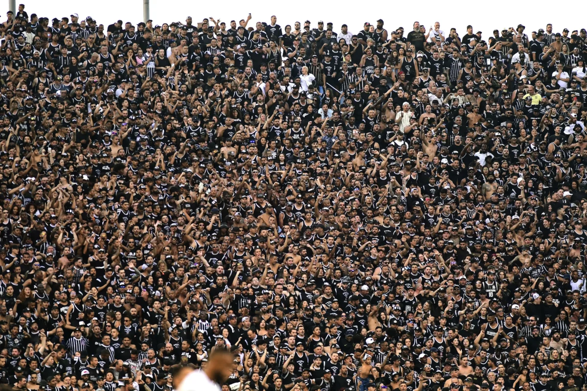 "Corinthians: Torcedores esgotam ingressos para estreia de Memphis Depay"