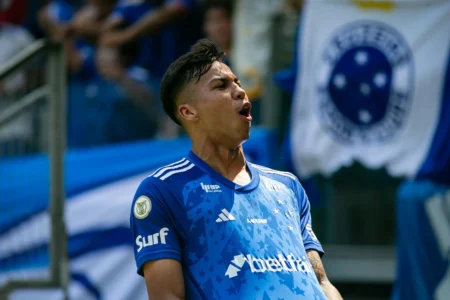 "Cruzeiro Supera Má Fase e Reduz Pressão Sobre Fernando Seabra no Campeonato Brasileiro"