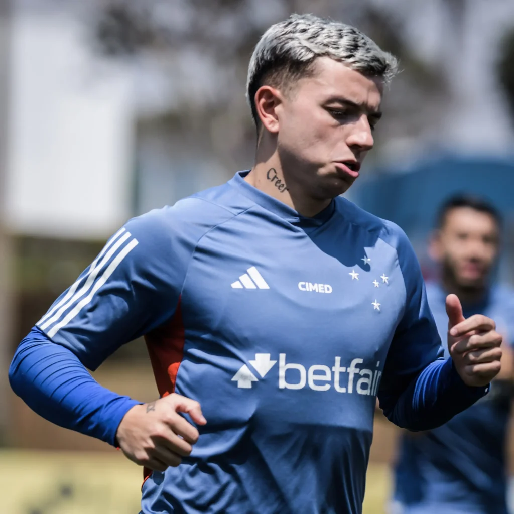 Cruzeiro define escalação para enfrentar o Libertad: Barreal é titular, Walace fica de fora.