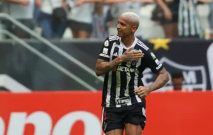 Deyverson assume erro no pênalti e comemora primeiro gol pelo Atlético-MG: "Nunca desisti"