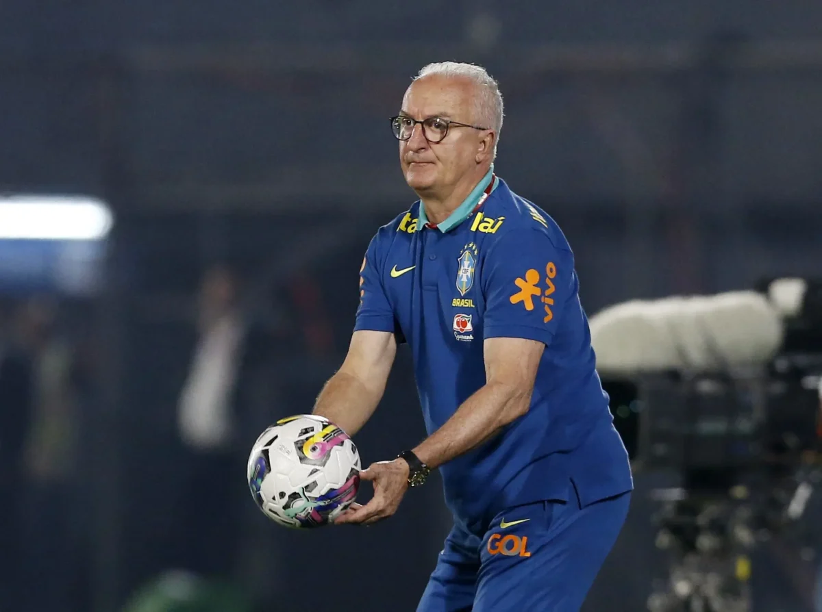 Dorival critica primeiro tempo da Seleção: "Após sofrer o gol, nos perdemos"