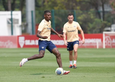 Escalação do São Paulo: Elenco Treina Finalizações em Preparação para Jogo Decisivo contra o Atlético-MG