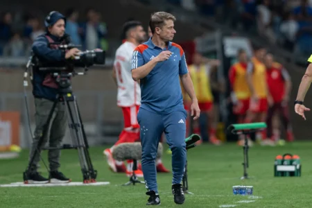 Fernando Seabra busca primeira vitória no Cruzeiro após quase cinco meses no comando