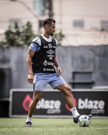 Futebol: Derick rescinde contrato com o Santos e fica livre no mercado