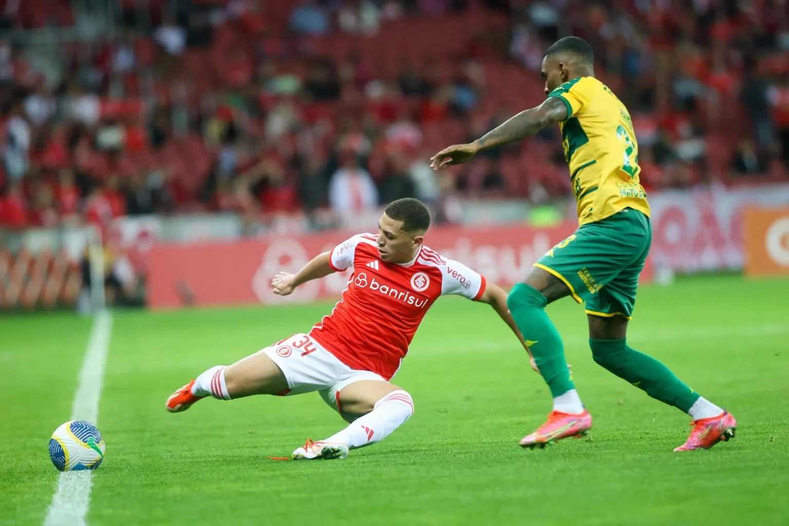 Gabriel Carvalho Recebe Terceiro Cartão Amarelo e É Desfalque do Inter no Jogo Contra o São Paulo.