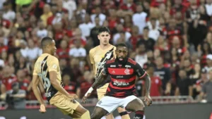 Gerson comemora vitória do Flamengo, mas admite que time ainda sofre com eliminação