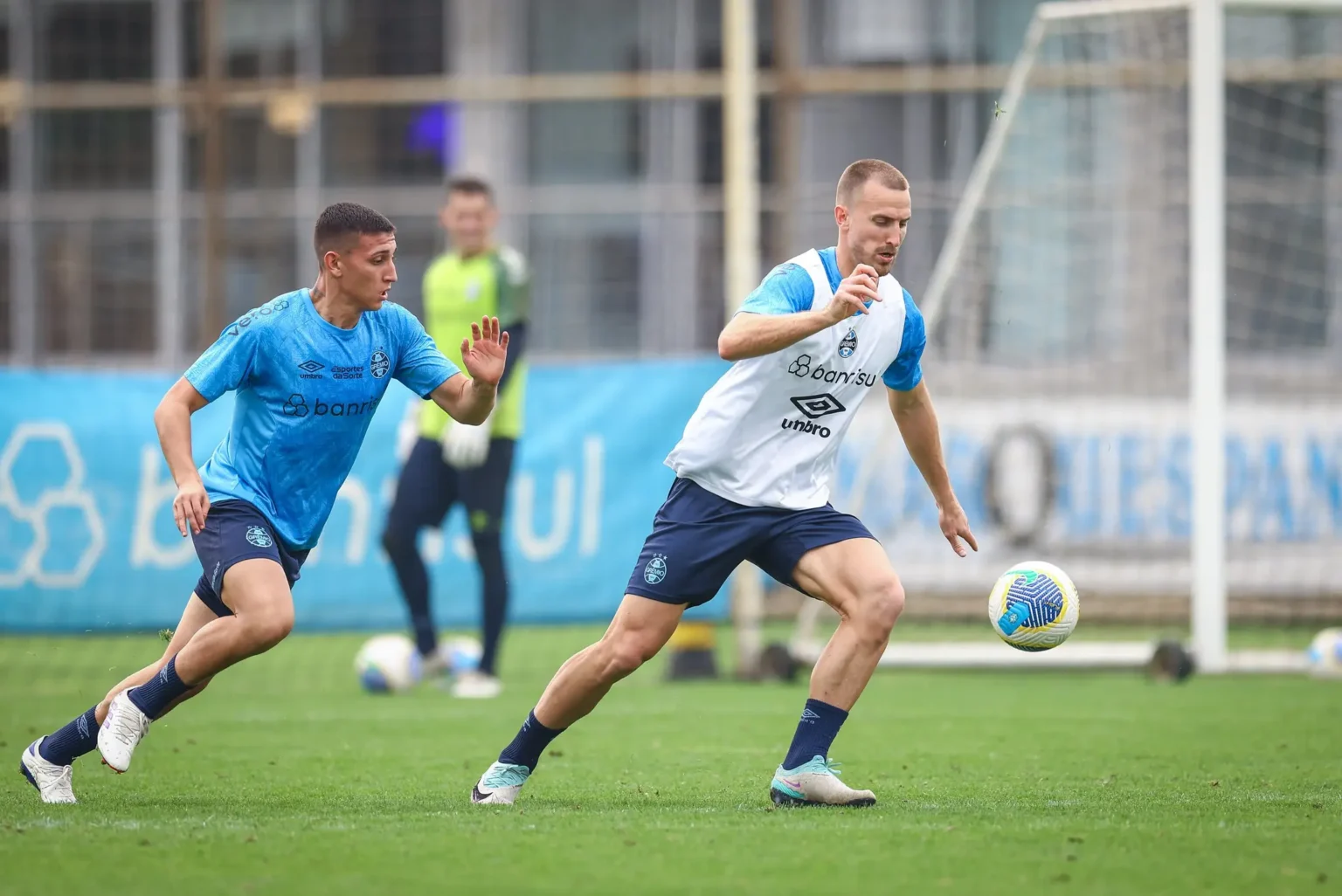 Grêmio pode perder Ely para confronto com o Flamengo: jogador não treina.