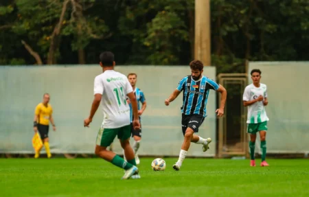 Grêmio sofre derrota para o Juventude na Copa FGF após expulsão de Diego Costa