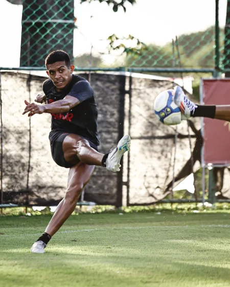 Igor Cariús Volta às Origens no Sport: De Lateral Esquerdo a Destro.