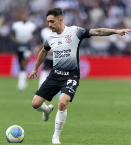 Igor Coronado iguala temporada com mais jogos pelo Corinthians; raio-x da evolução no Al Hilal.