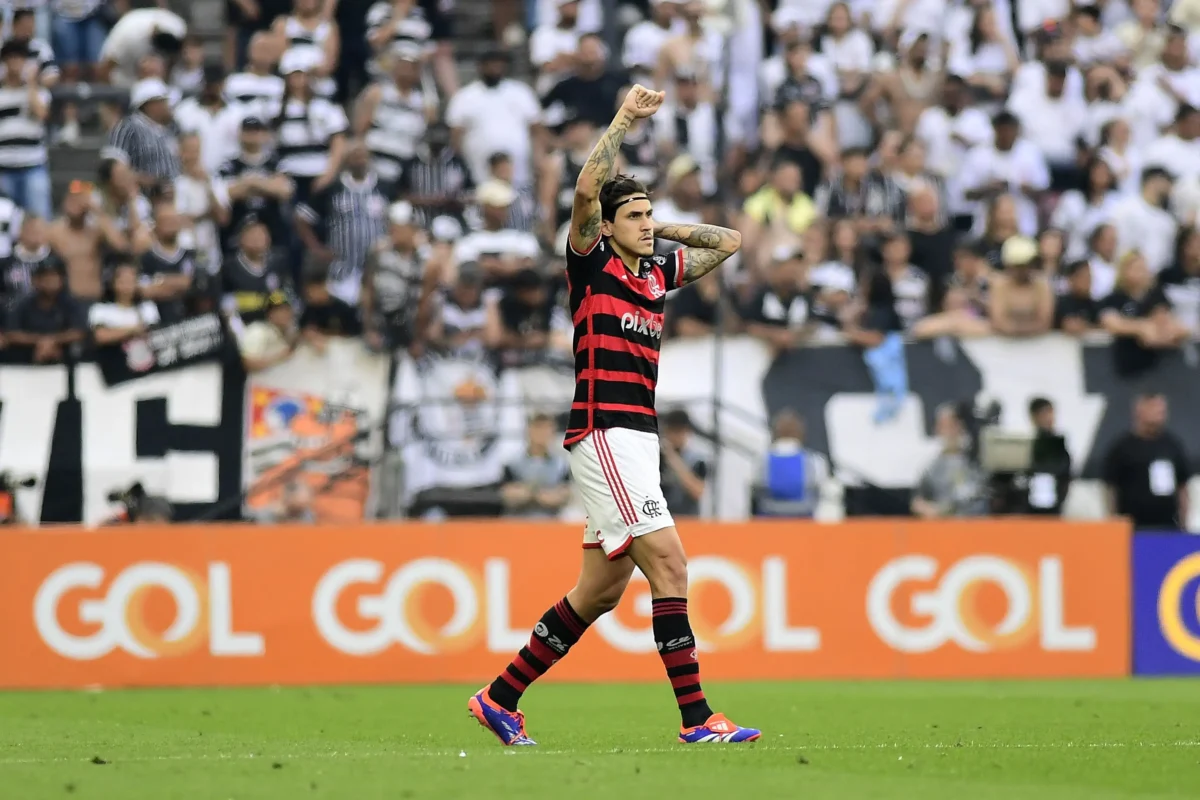 "Lesão de Pedro no Flamengo: Drama e Incertezas na Retorno Final do Ano"