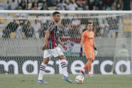 Lesão de Thiago Silva é considerada leve e zagueiro pode jogar a Libertadores pelo Fluminense