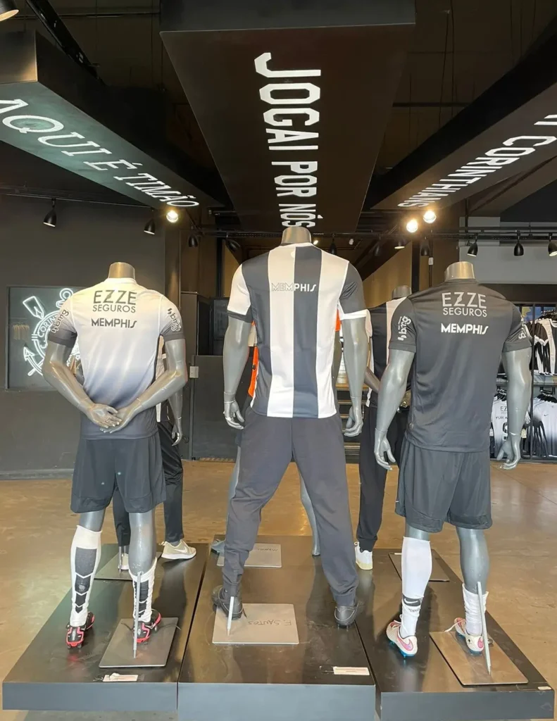 Loja Oficial do Corinthians na Neo Química Arena Vende Camisa de Memphis: Fotos e Preços