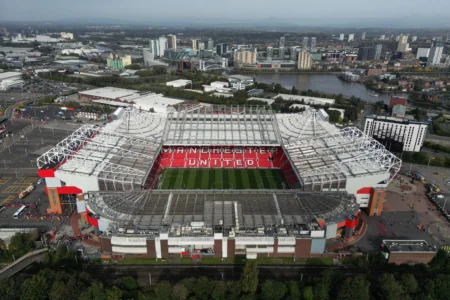 "Manchester United Avança com Plano para Novo Estádio Inspirado em Wembley"