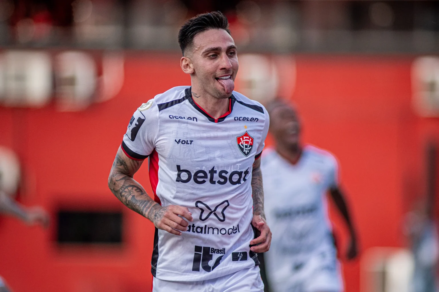 "Matheusinho brilha e Mosquito decide: Vitória vence o Juventude com gol decisivo"