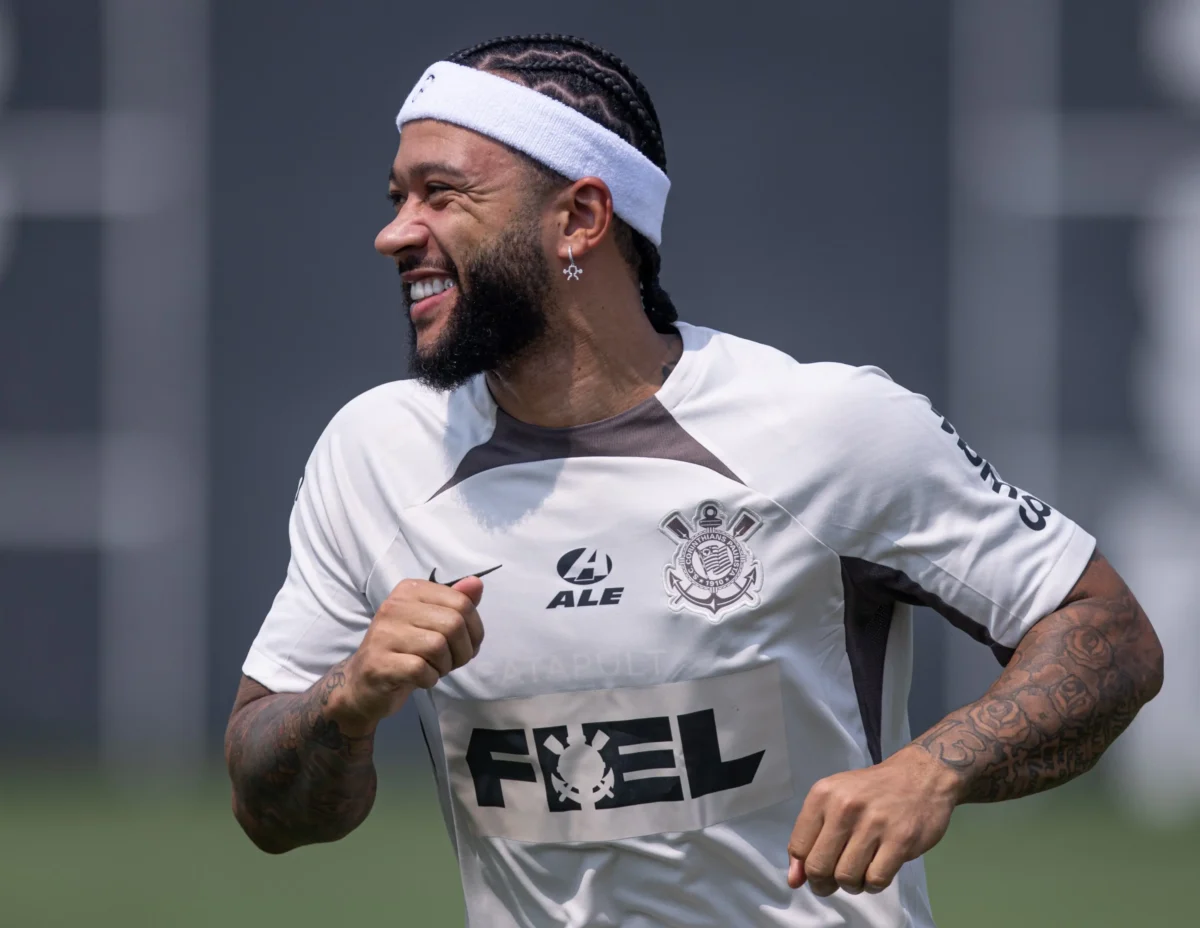 "Memphis Depay no Corinthians: Relembre as Estreias Iniciais na Carreira do Atacante Holandês"