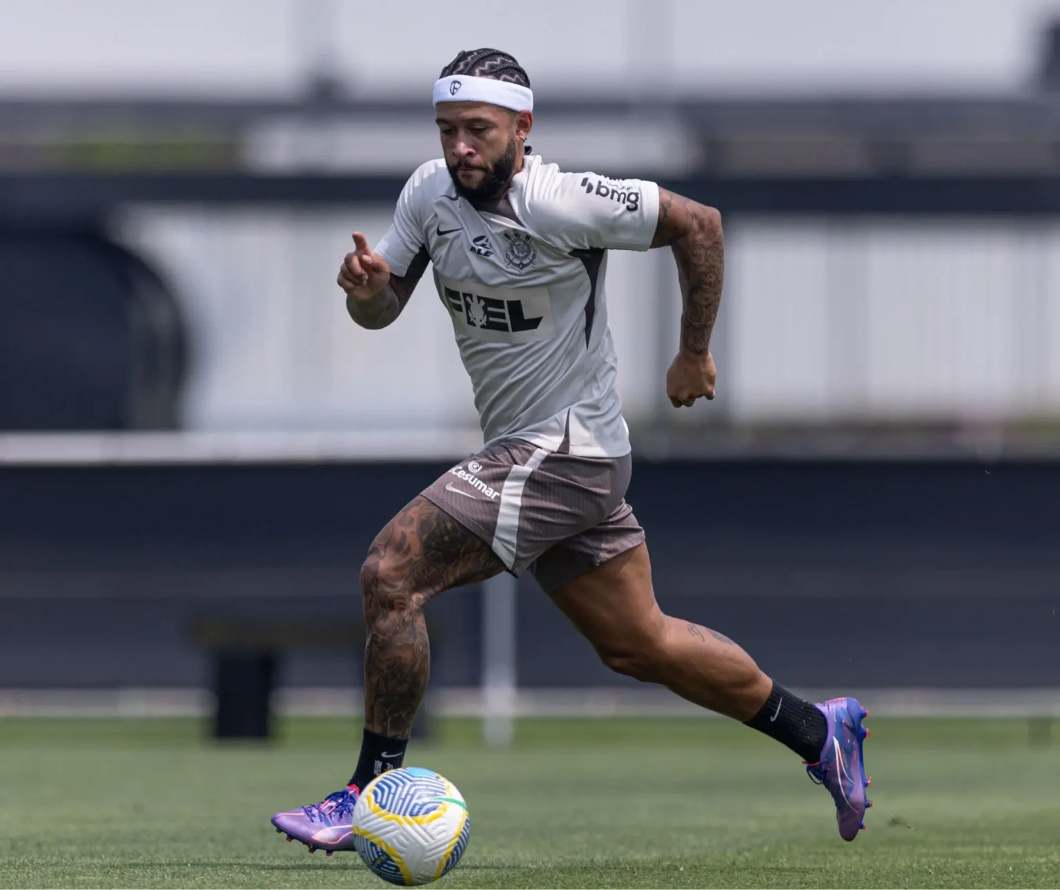 "Memphis Depay se prepara para estreia no Corinthians: 'Quase na hora'"