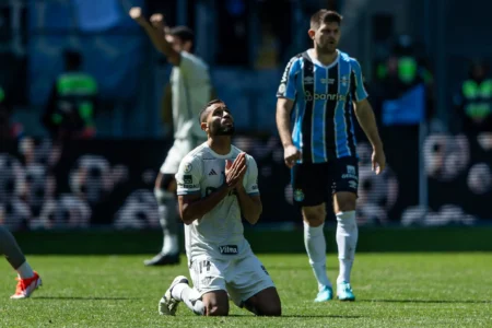 Milito elogia Alan Kardec: "Um jogador top e excepcional, subutilizado no Atlético-MG"