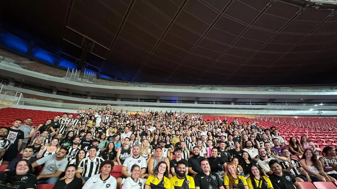 "Mosaico Gigante do Botafogo em Brasília: Torcida Prepara Show Histórico na Capital"