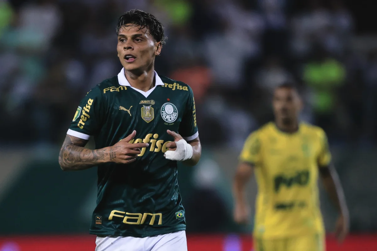 Palmeiras oficializa renovação de contrato com Richard Rios