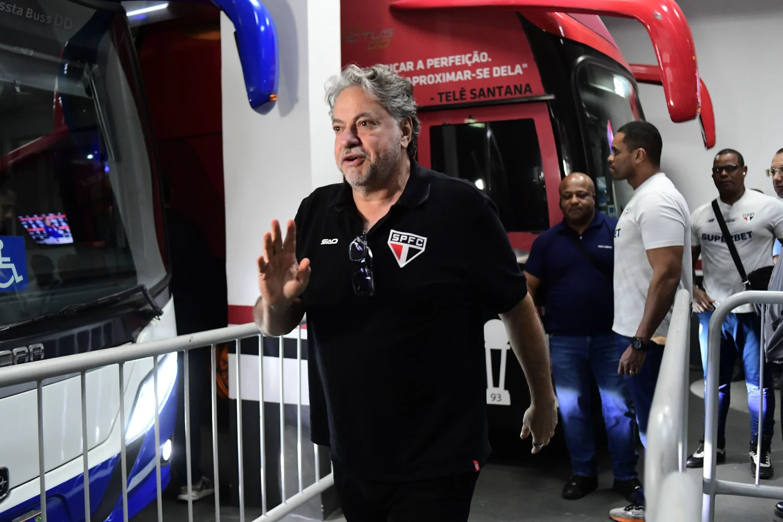 Presidente do São Paulo se reúne com Ednaldo Rodrigues na CBF para discutir arbitragem