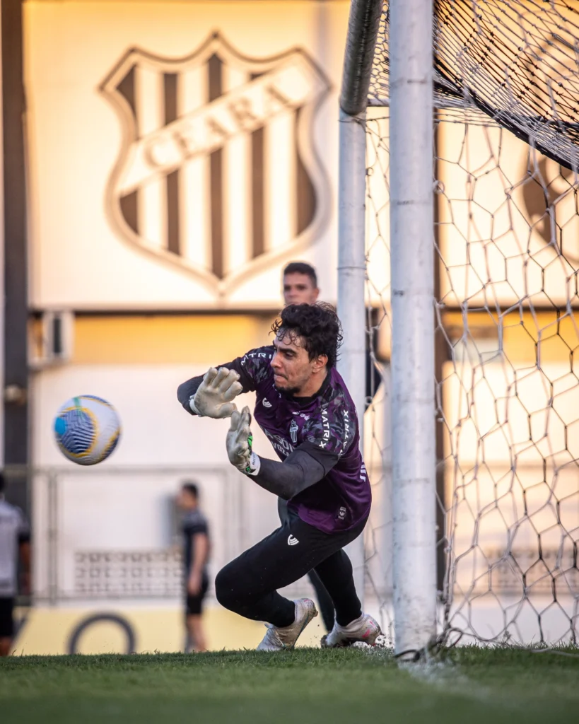 Richard submete-se a cirurgia e ficará afastado do Ceará por seis meses.