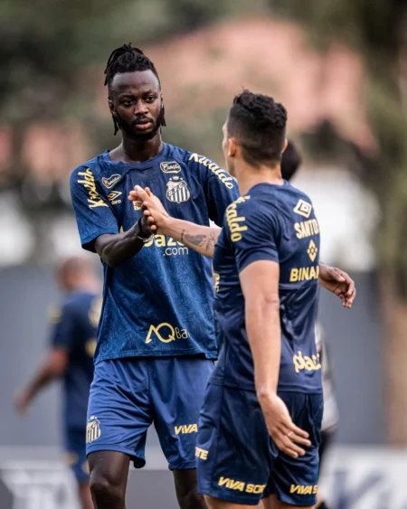 Santos vence jogo-treino contra o Água Santa com gol de Yusupha Njie.