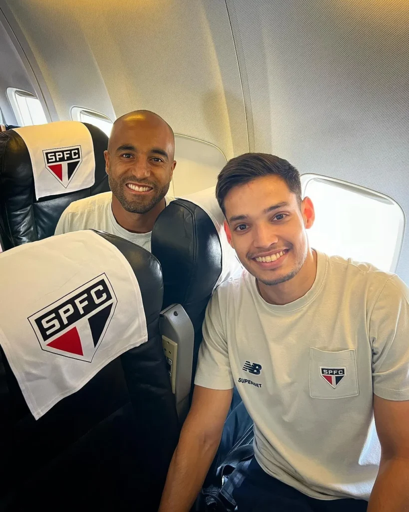 São Paulo chega em Belo Horizonte para decisão do Campeonato Brasileiro contra o Atlético-MG; Lucas Veríssimo e Bobadilla estão no time