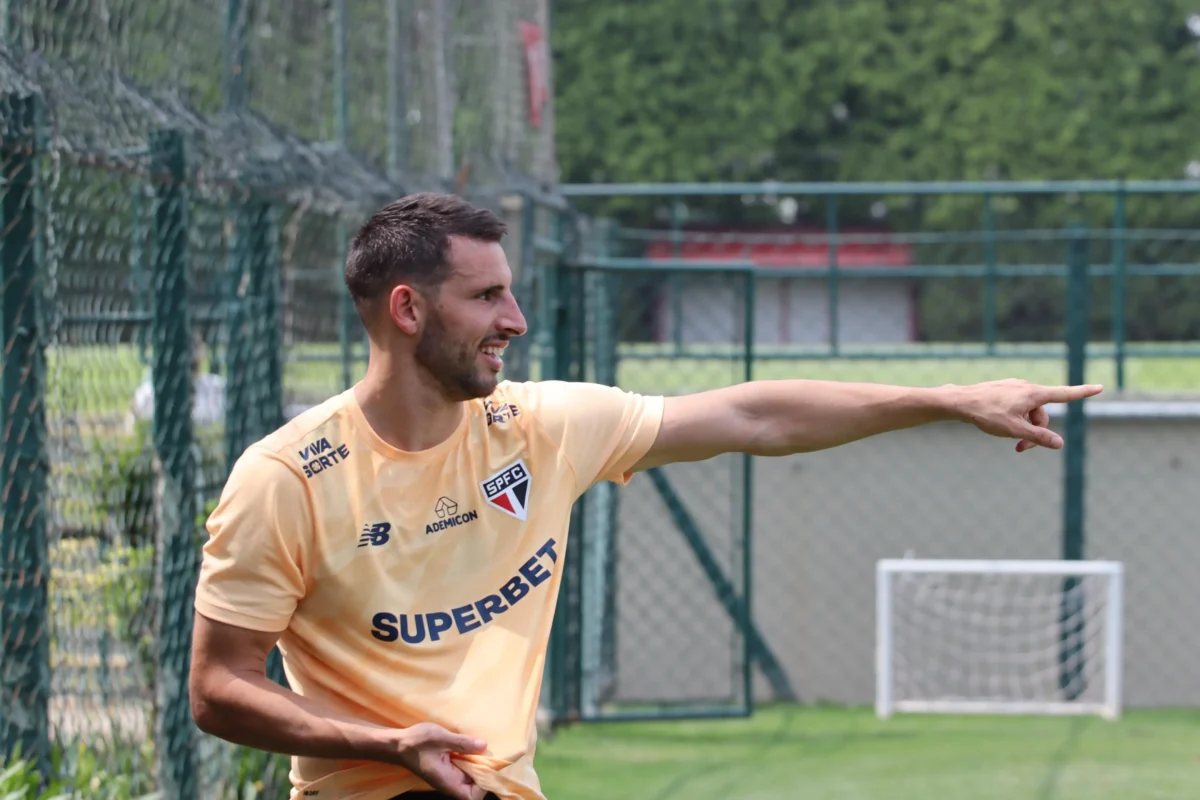 São Paulo espera retorno de Bobadilla e Lucas para enfrentar o Atlético-MG.