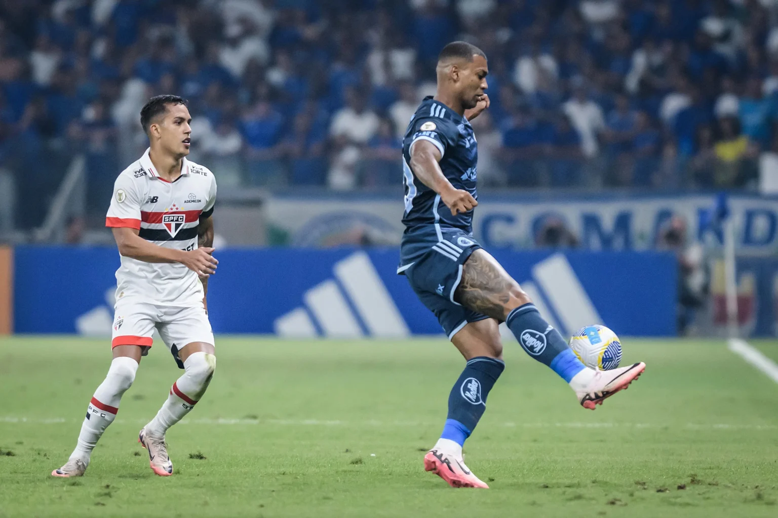 Seabra defende Walace e pede calma com adaptação no Cruzeiro