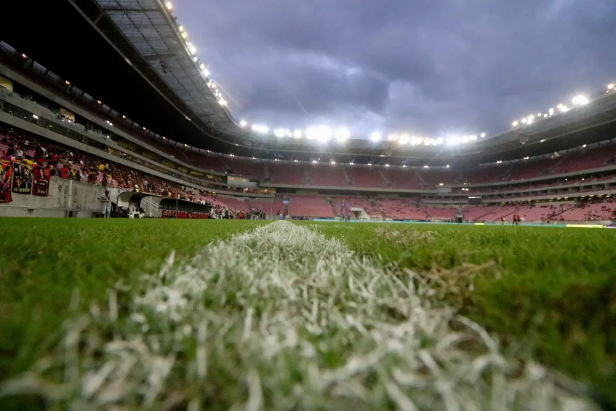 Sport enfrenta o Goiás na Arena e volta à Ilha do Retiro apenas em outubro.