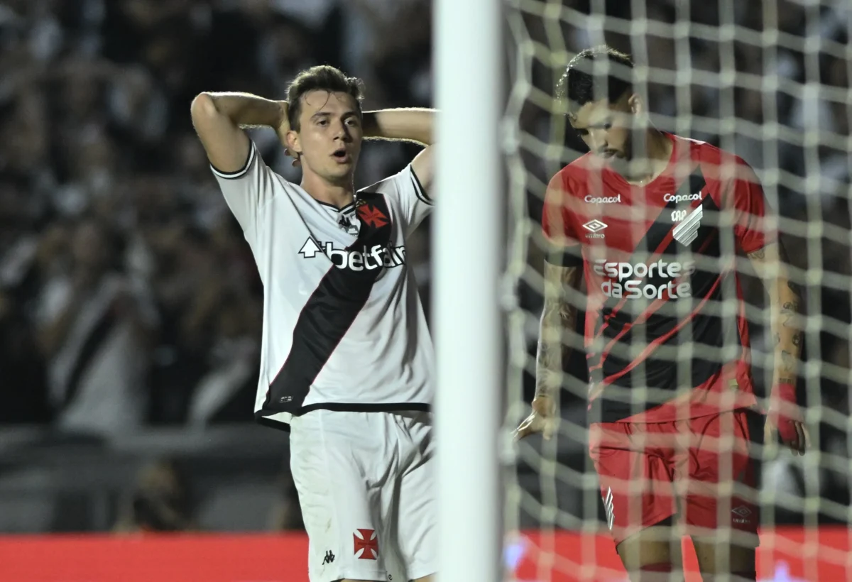 "Tabela de Escalação do Vasco: Coutinho em Dúvida e Piton Será Avaliado Antes do Clássico Contra o Flamengo"