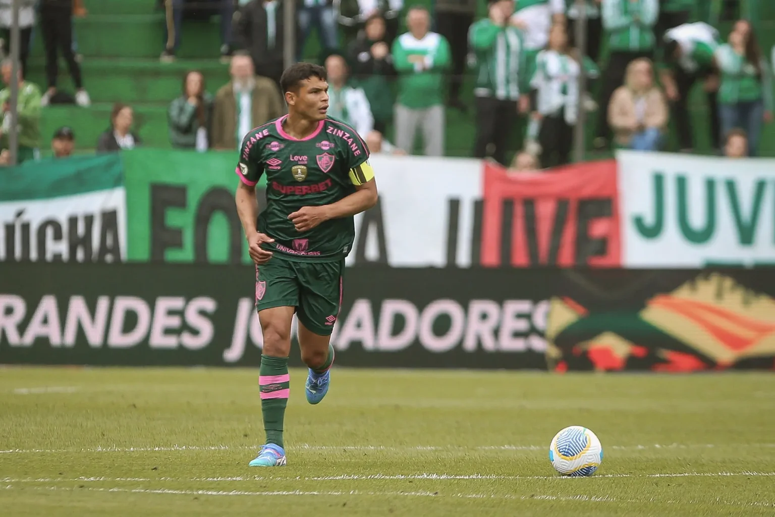 Thiago Silva critica desempenho do Fluminense após gol sofrido contra Juventude: "Falta sacrifício no time".