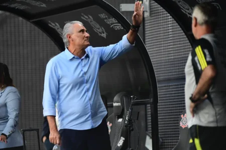 "Tite Reage com Raiva na Estreia contra o Corinthians em Itaquera: 'Filho da...'".