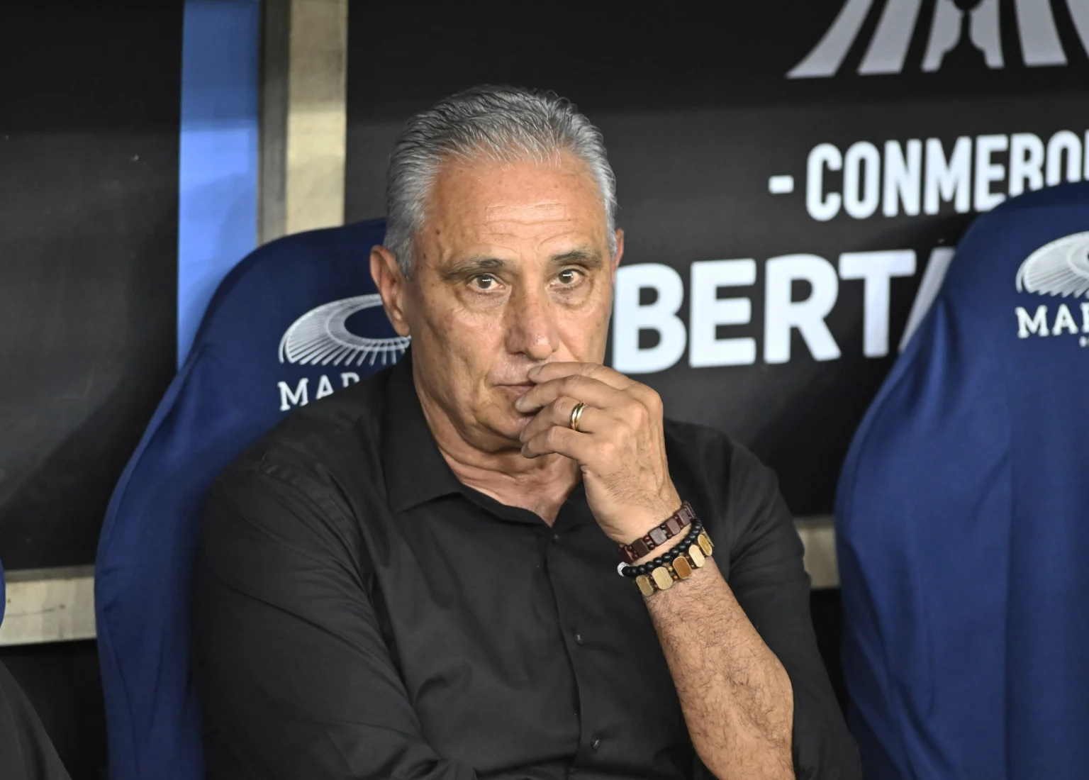 Tite se manifesta sobre xingamentos após derrota do Flamengo para o Peñarol: "Dói no lado humano"