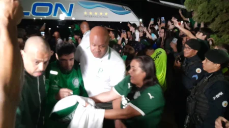 Torcedores recebem Palmeiras em Brasília sem presença de Estêvão e Rocha.