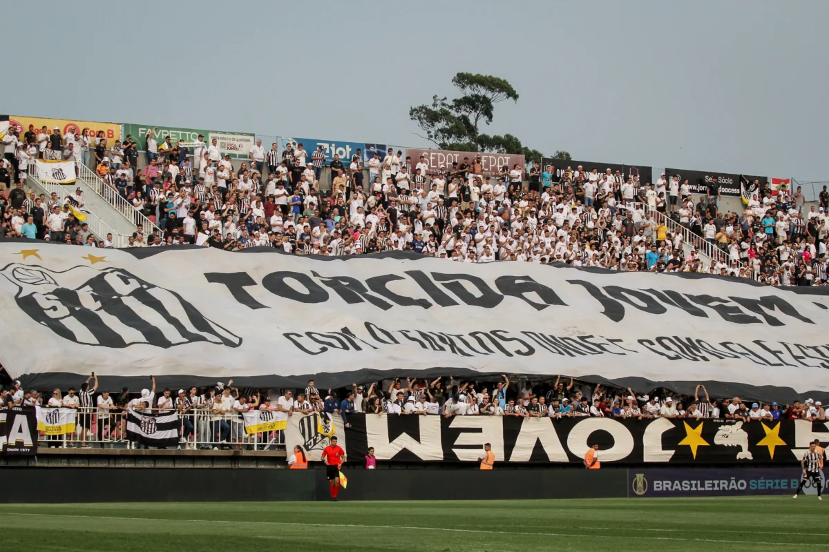 Torcida do Santos cobra vitória, e técnico Pituca comenta: "Hoje demos boa resposta"