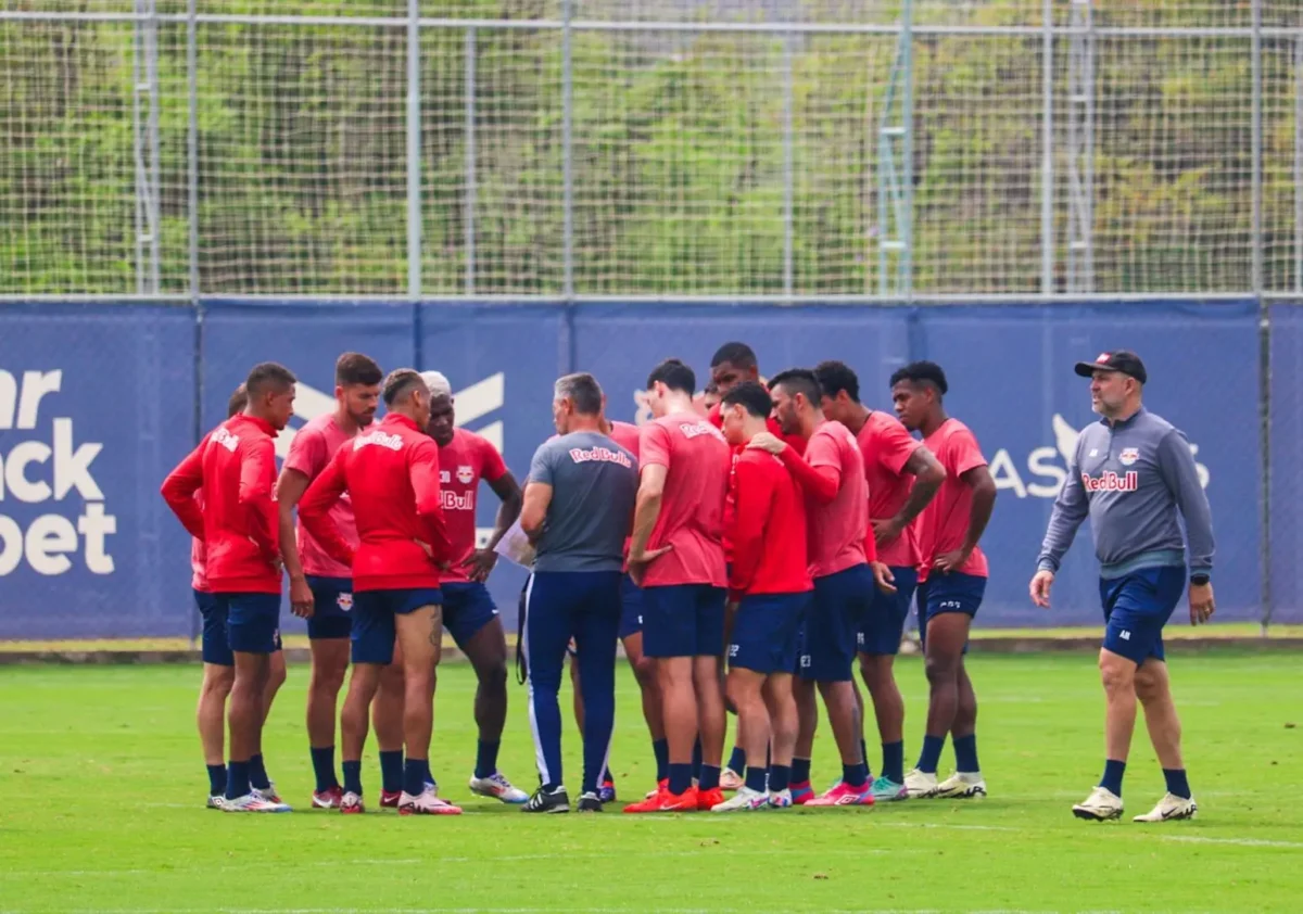 Treino tático do Bragantino: Time testa escalações para enfrentar o Grêmio no Brasileirão