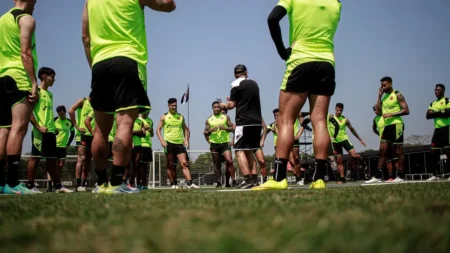 Vasco da Gama Leva 29 Jogadores para Enfrentar Cruzeiro e Atlético-MG em Belo Horizonte.