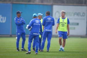 Veja quem assume a liderança do Grêmio na partida contra o Bragantino sem Renato.